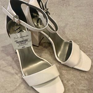 Elegant Cream White Worthington Women's Heels